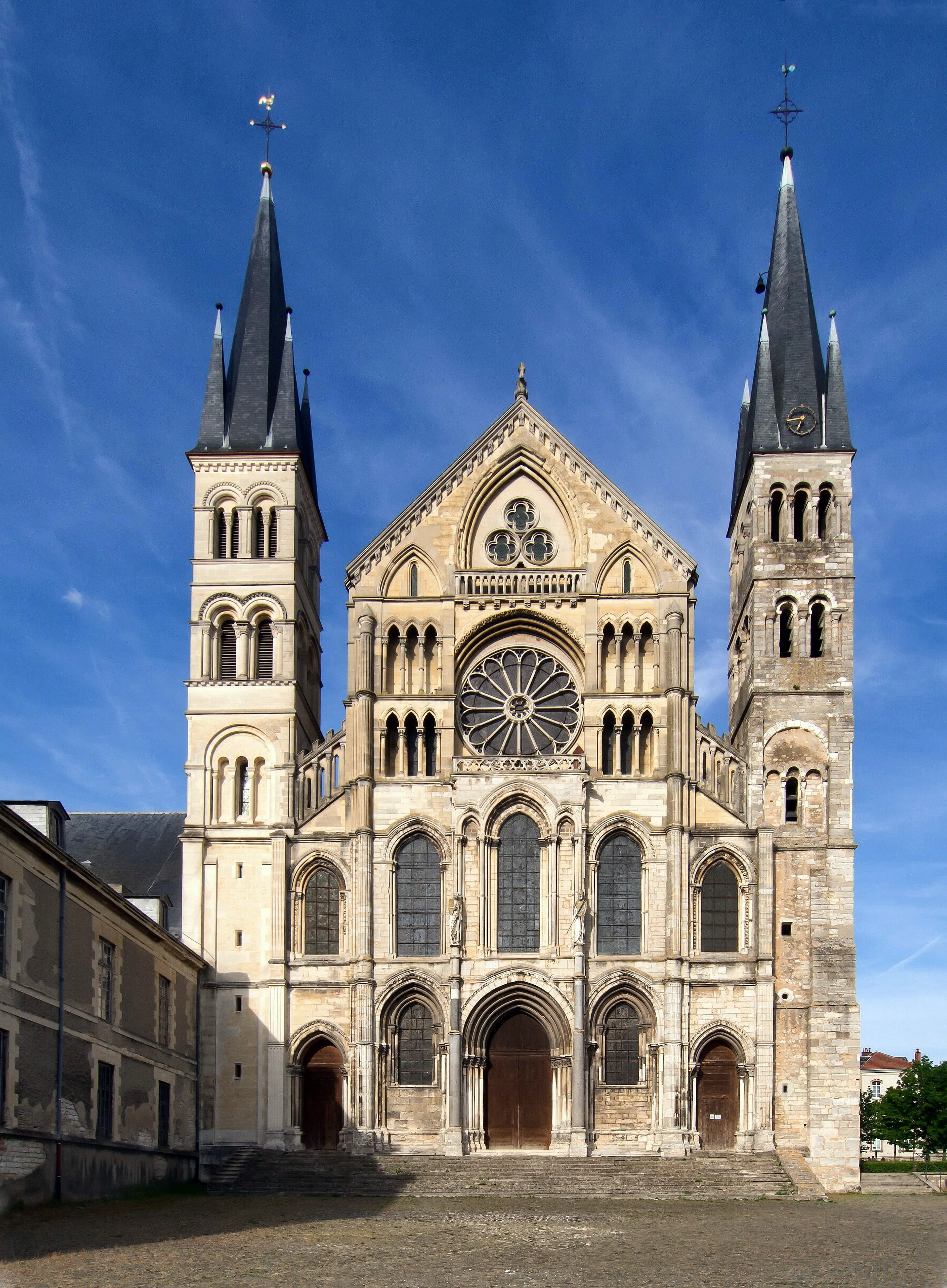 Basilique Saint-Remi - Paris private tour stop