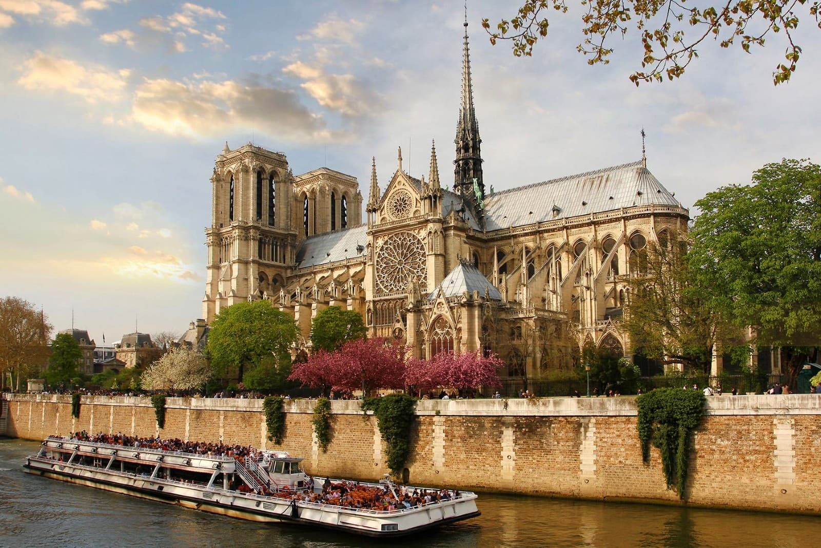 Notre-Dame de Paris - Paris private tour stop